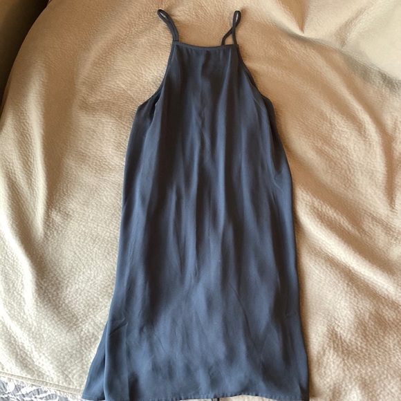 Beautiful flowy short dress - Picture 1 of 6